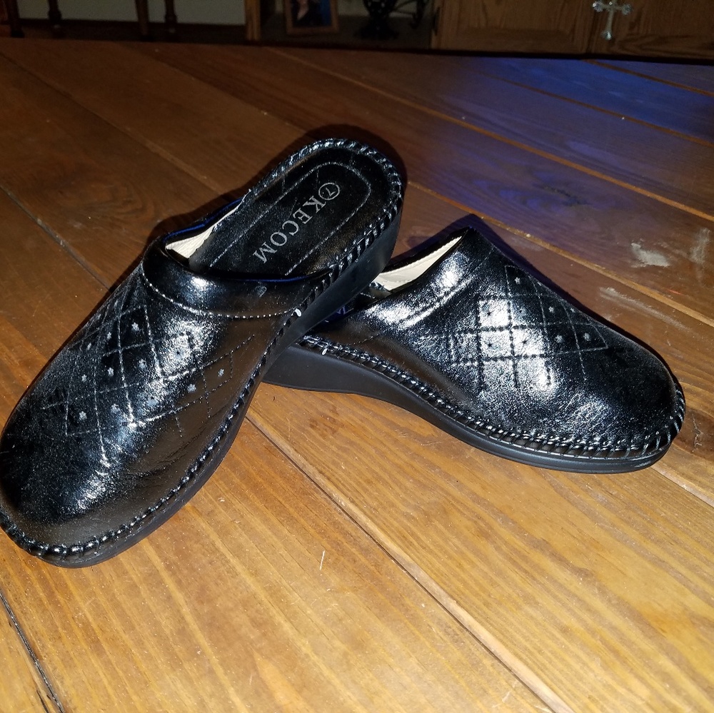 Shoes - Picture 4 of 6